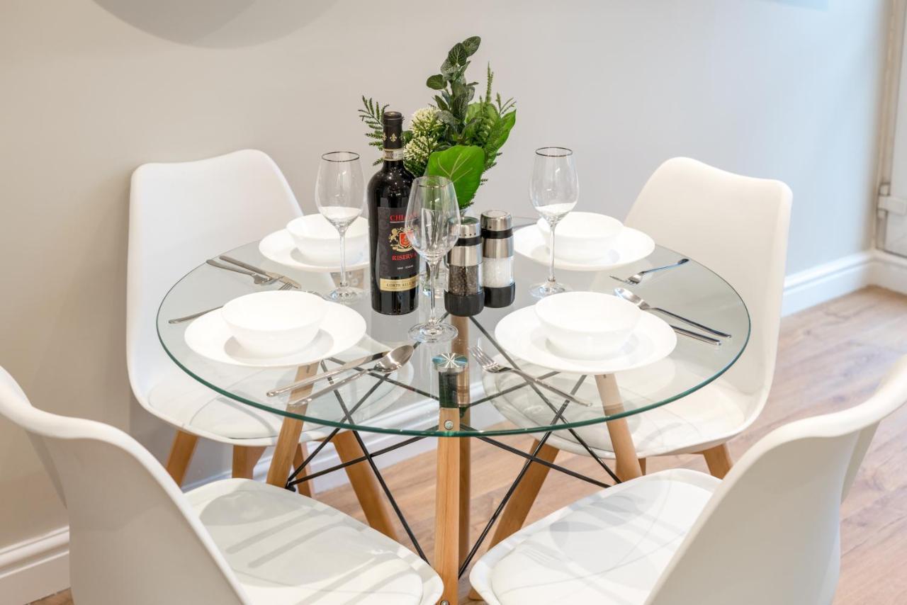 Appartamento Westfield 2 Bedroom Near Notting Hill Londra
