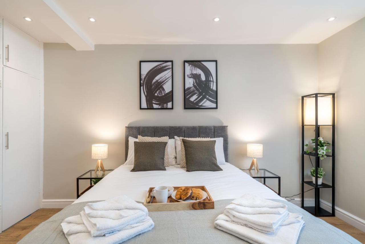 Westfield 2 Bedroom Near Notting Hill Londra