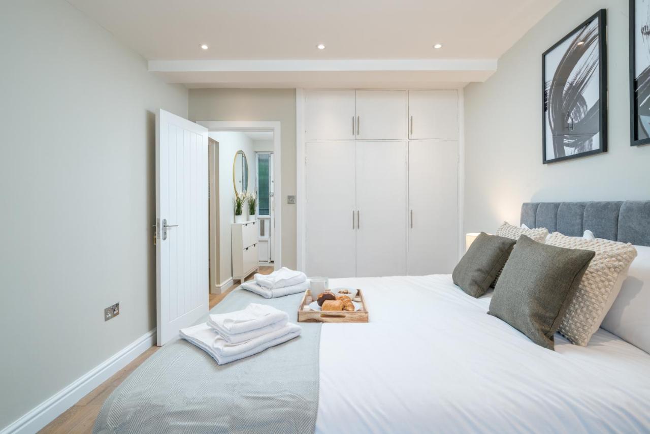 Westfield 2 Bedroom Near Notting Hill * Londra
